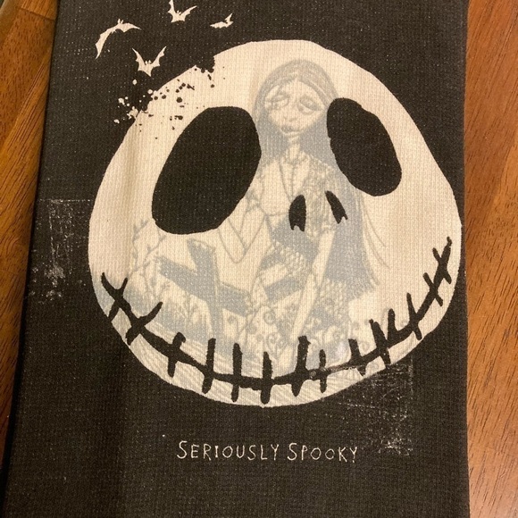 NWT! JACK SKELLINGTON with SALLY SERIOUSLY SPOOKY KITCHEN TOWELS SET OF 2 - Picture 5 of 6